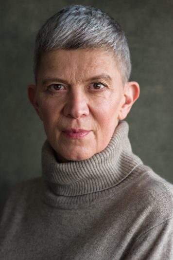 120-august-27-linda-edmonds-headshots-8232